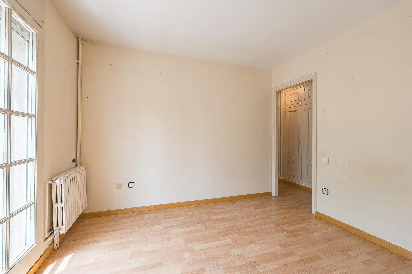 Dormitori de Casa o xalet en venda en Barcelona amb Calefacció, Jardí privat i Parquet
