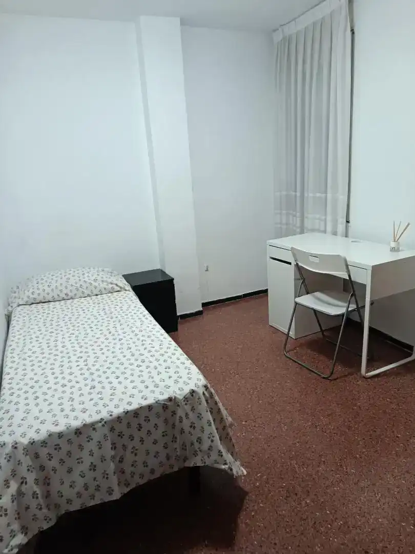 Dormitori de Pis per a compartir en Terrassa amb Moblat, Forn i Rentadora