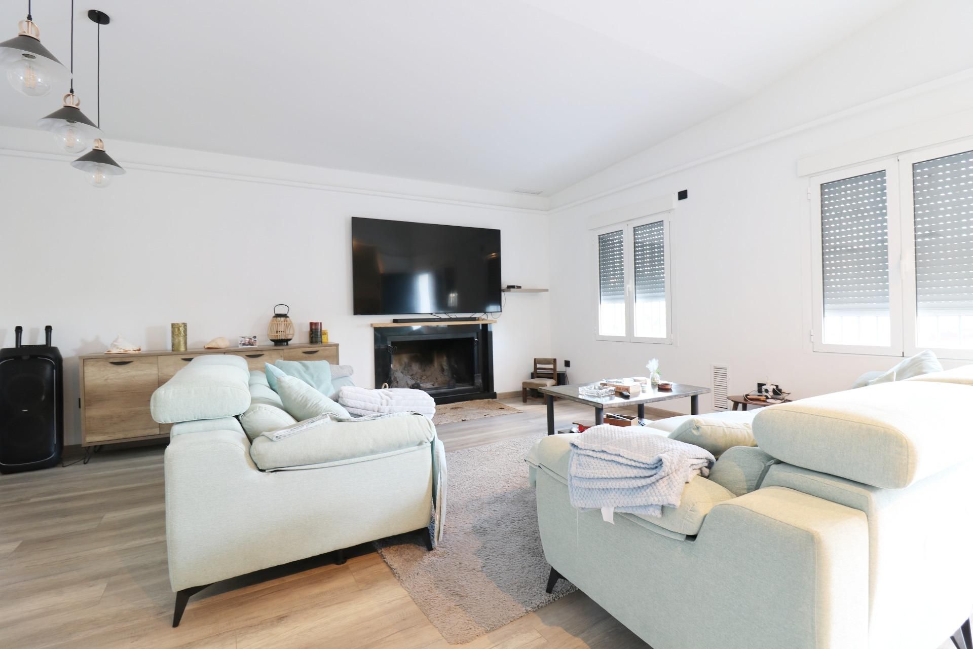 Sala d'estar de Casa o xalet en venda en Elche / Elx amb Aire condicionat, Calefacció i Jardí privat