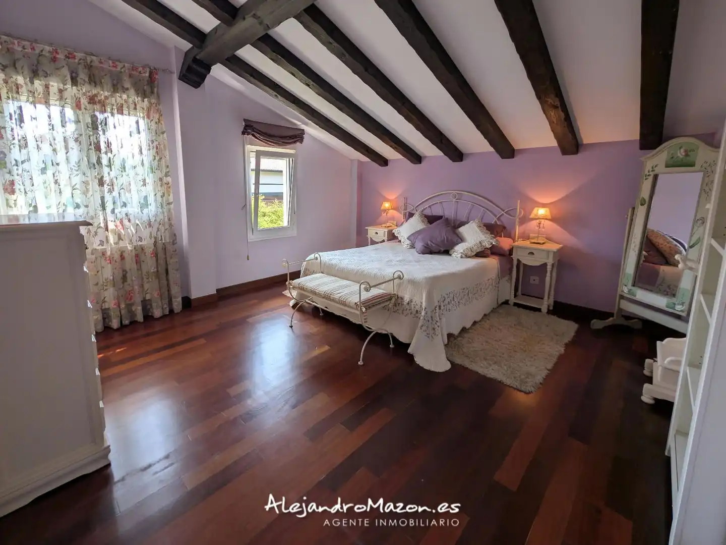 Schlafzimmer von Einfamilien-Reihenhaus zum Verkauf in Castro-Urdiales mit Heizung, Privatgarten und Terrasse