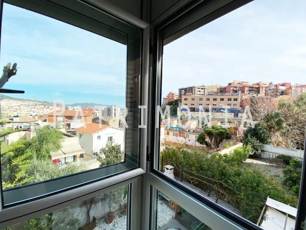 Vista exterior de Piso en venta en Barcelona