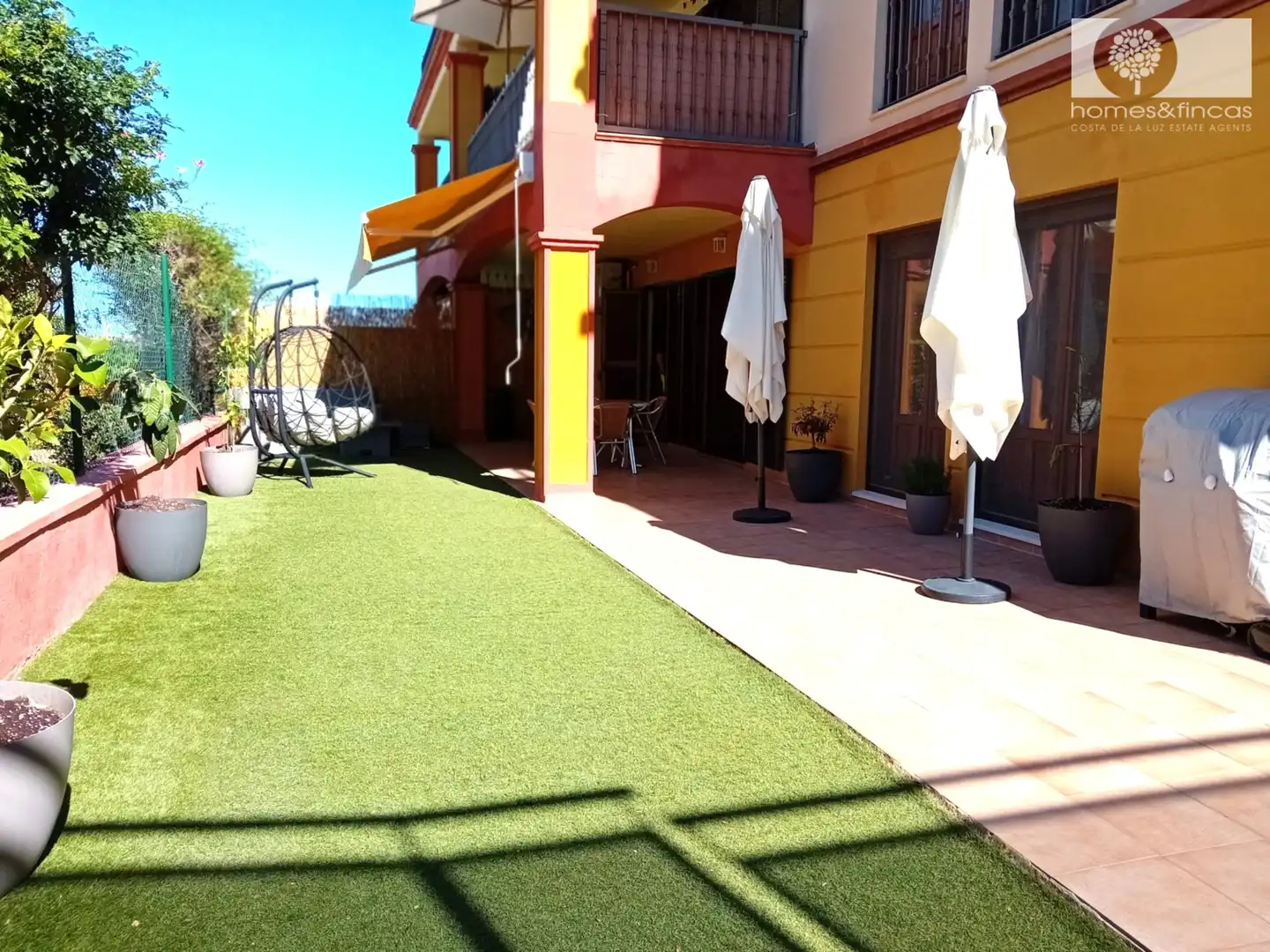 Terrasse von Wohnung zum Verkauf in Ayamonte mit Klimaanlage, Privatgarten und Möbliert