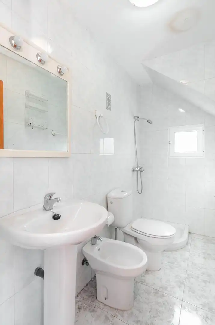 Bany de Casa o xalet en venda en Gijón  amb Calefacció, Jardí privat i Terrassa