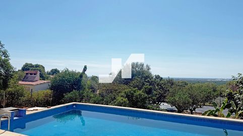 Chalet con piscina y parcela de 1.300m en urbanización de Onda