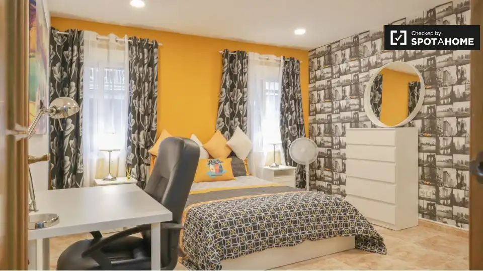 Bedroom of Flat for rent in Madrid  with Air Conditioner, Heating and Furnished