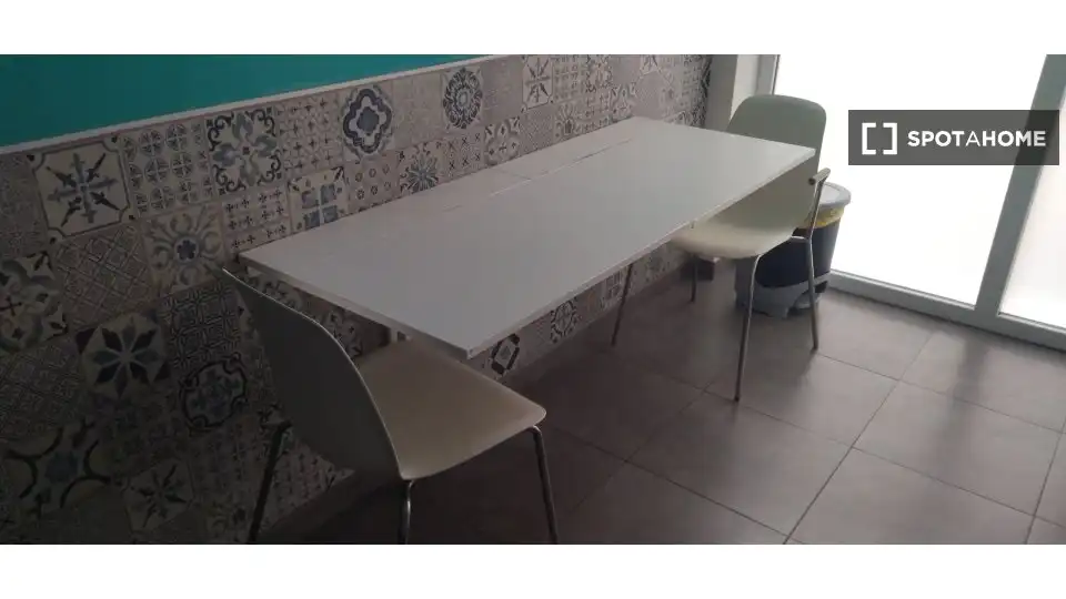 Menjador de Apartament per a compartir en Almería amb Aire condicionat, Terrassa i Moblat