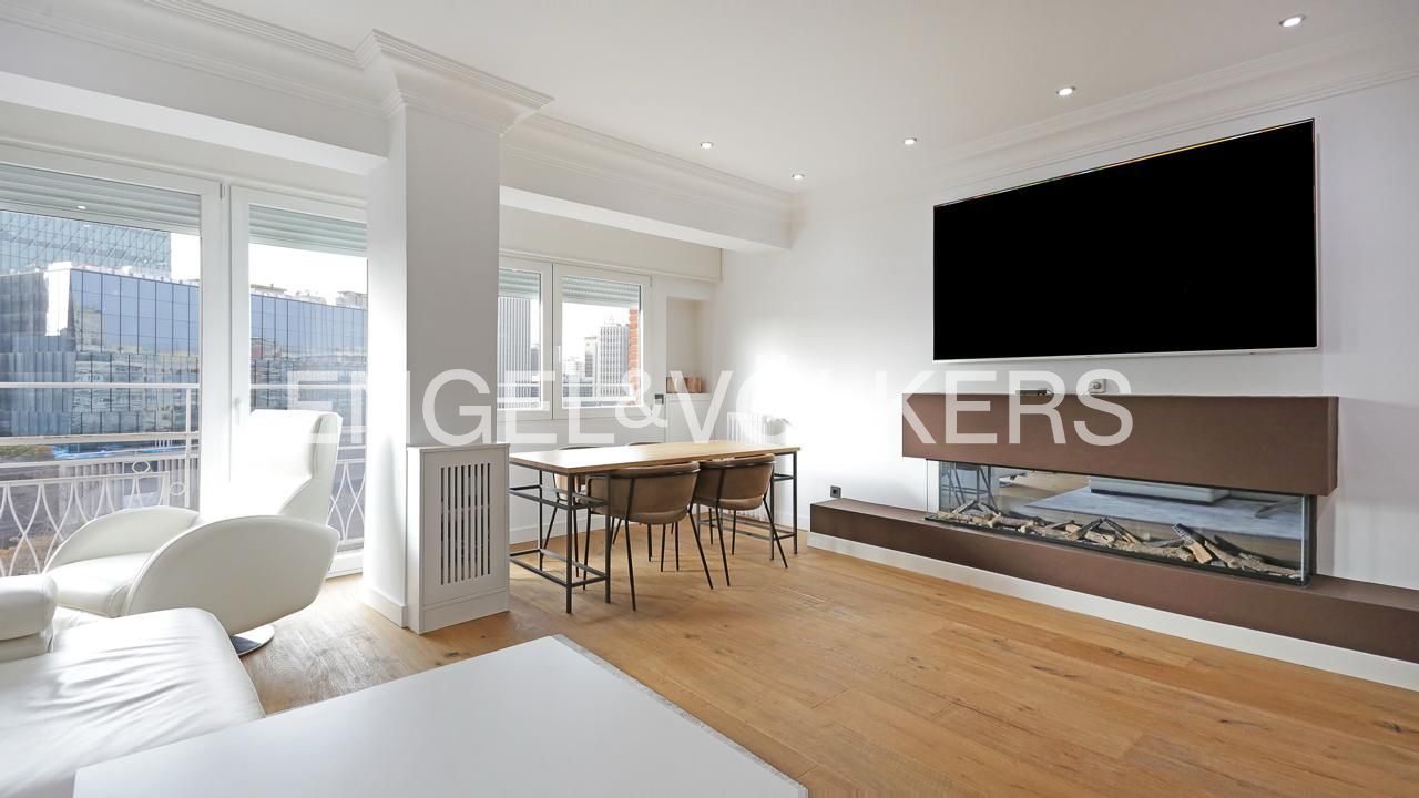 Sala de estar de Piso de alquiler en  Madrid Capital con Aire acondicionado, Calefacción y Amueblado