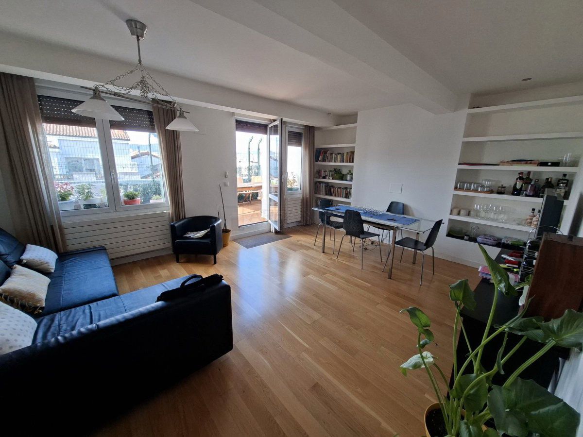 Sala de estar de Ático en venta en Vitoria - Gasteiz con Calefacción, Parquet y Terraza