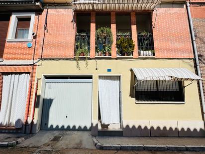 Vista exterior de Casa adosada en venda en Portillo amb Terrassa