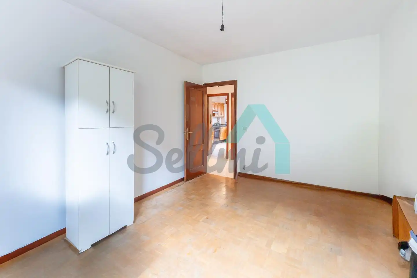Wohnung zum Verkauf in Lena mit Heizung, Parkett und Terrasse