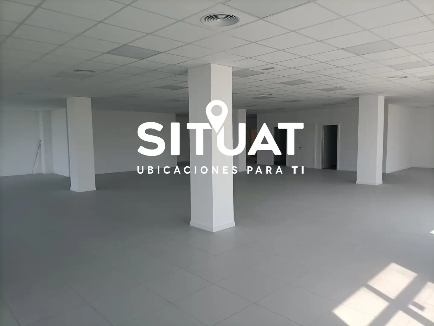Oficina de alquiler en L'Hospitalet de Llobregat con Aire acondicionado, Calefacción y Alarma