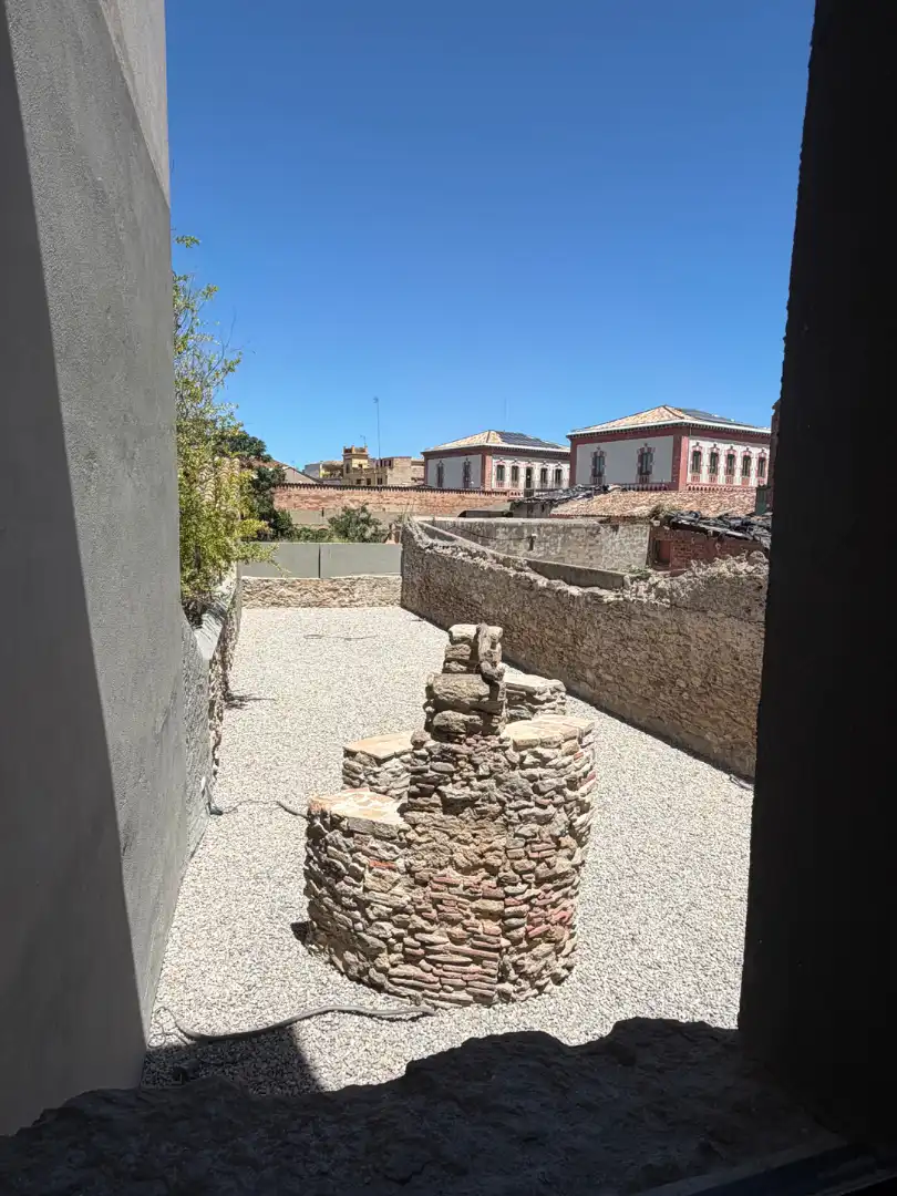 Exterior view of Flat for rent in La Bisbal d'Empordà  with Air Conditioner, Heating and Private garden
