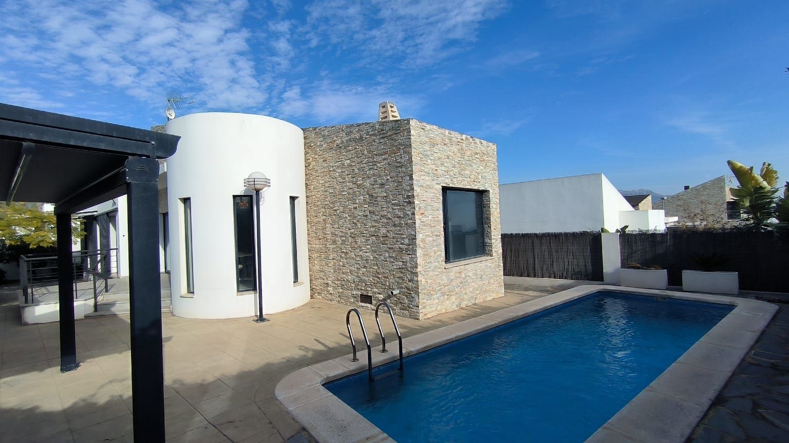 Piscina de Casa o chalet en venta en Polop con Aire acondicionado, Calefacción y Jardín privado