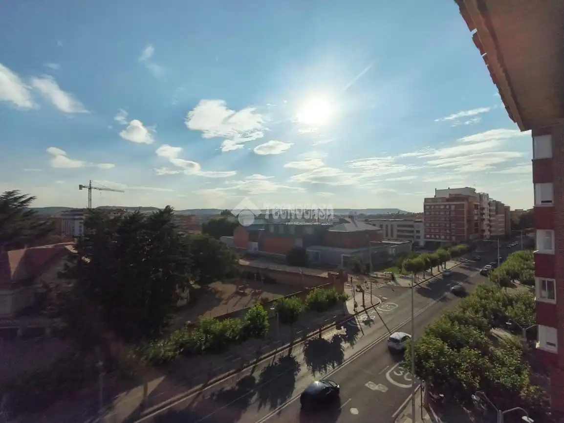 Vista exterior de Piso en venta en Palencia con Trastero y Balcón