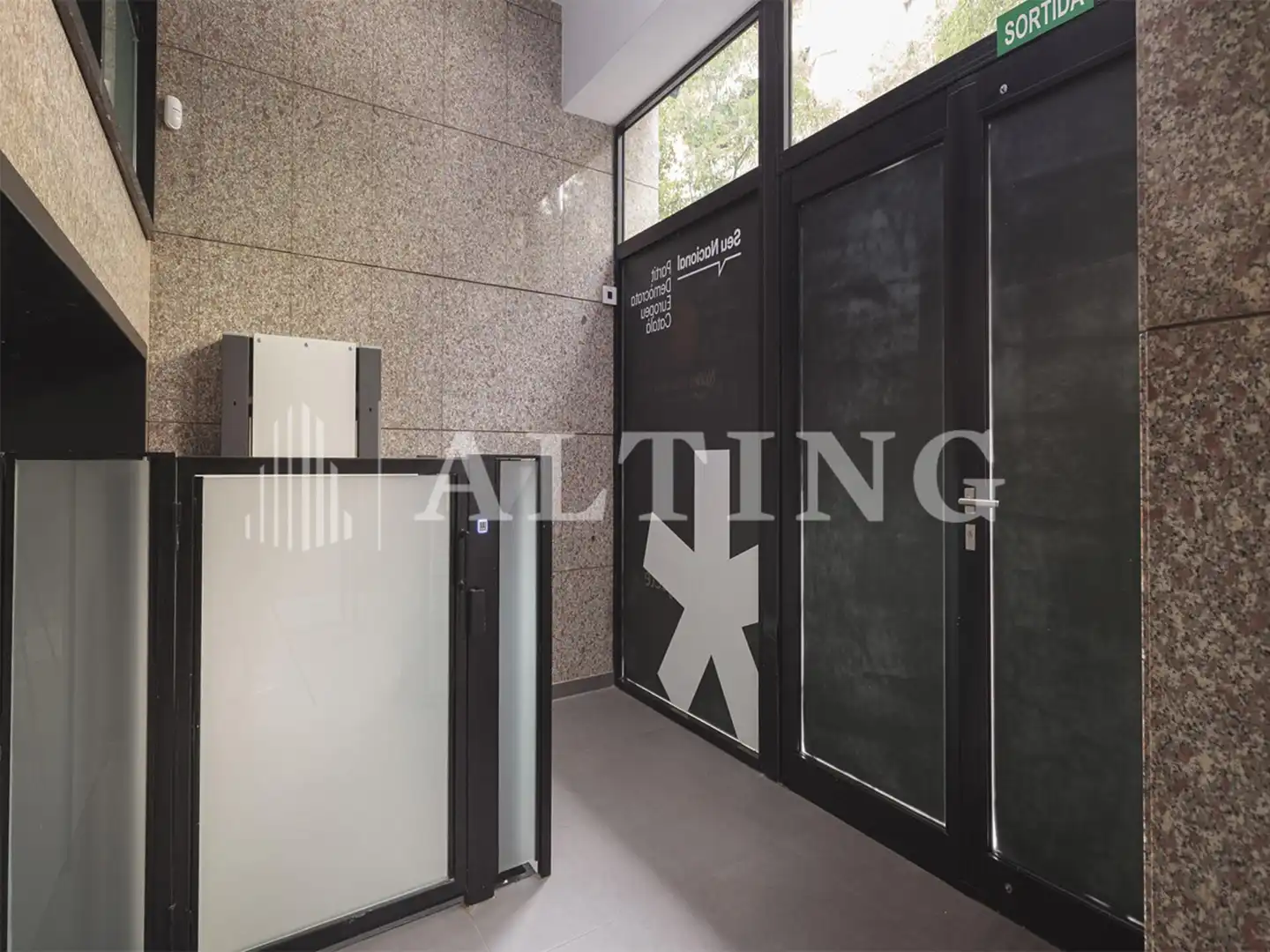 Local comercial de lloguer a Carrer Calabria, imagen 32