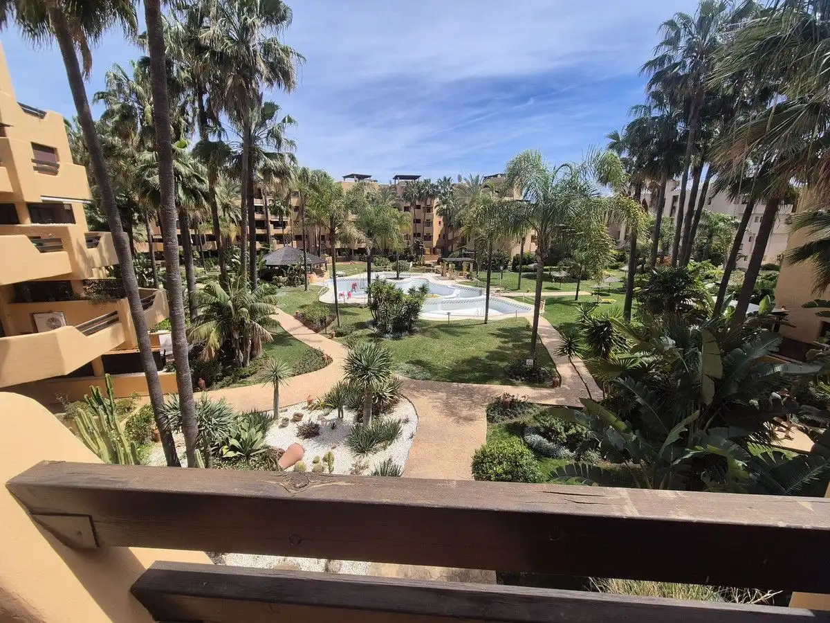 Jardí de Apartament de lloguer en Estepona amb Aire condicionat, Calefacció i Terrassa