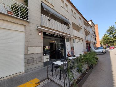 Locale commerciale in affitto a Carrer Salvador Espriu 6