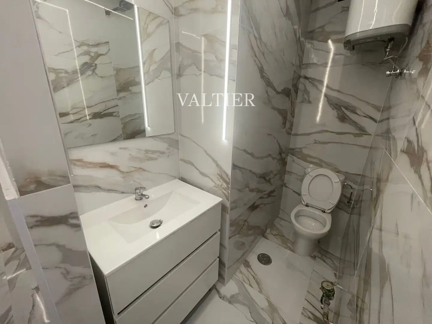 Bathroom of Flat for rent in Madrid  with Air Conditioner, Heating and Furnished