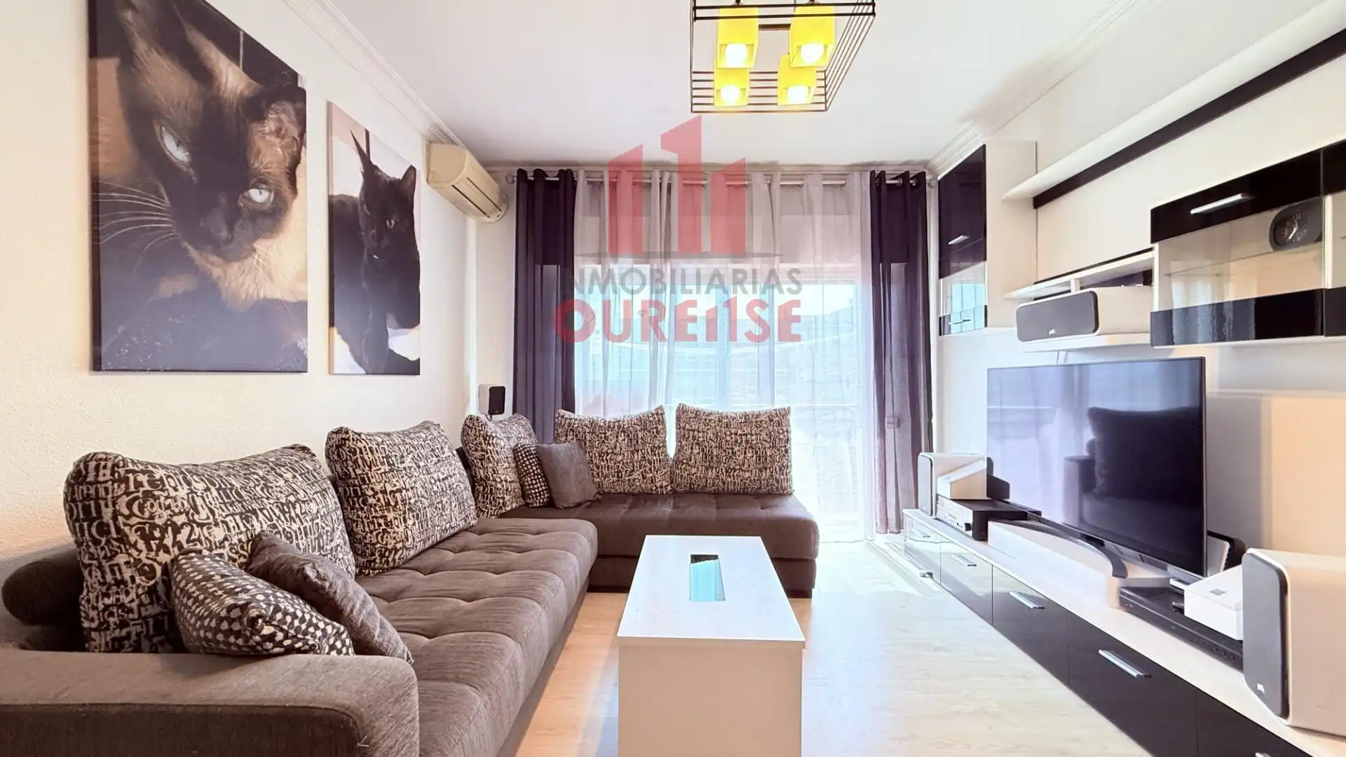 Living room of Flat for sale in Ourense Capital   with Storage room, Furnished and Balcony