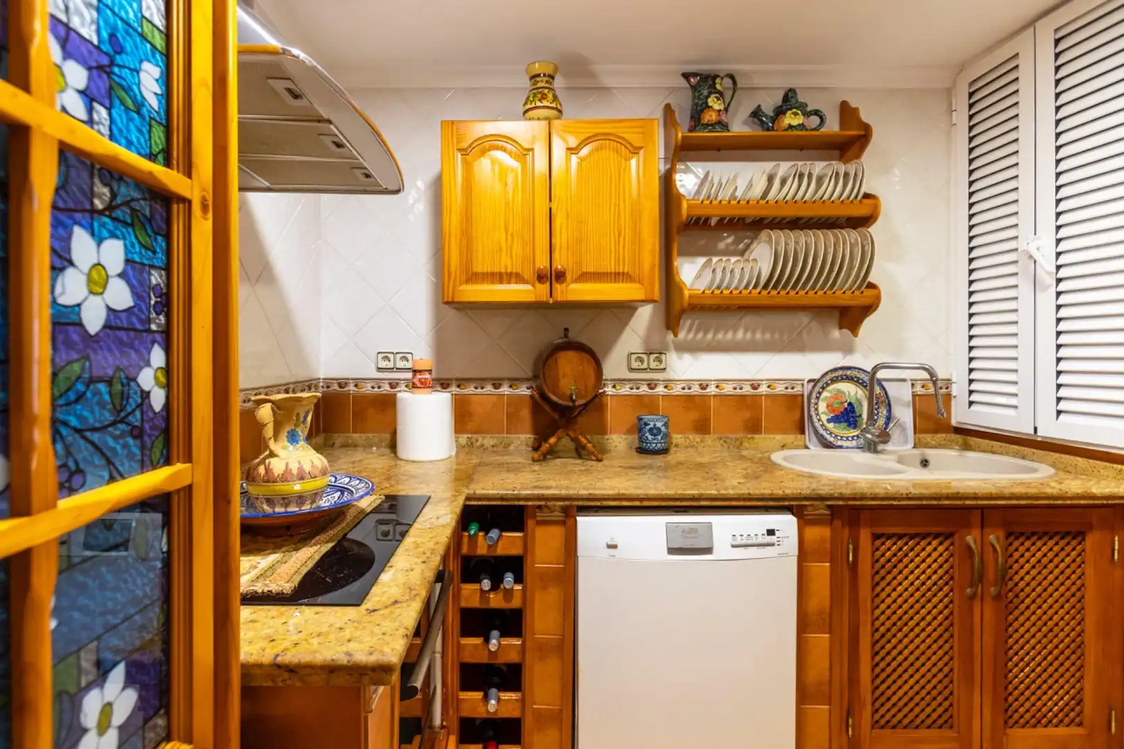 Küche von Wohnung zum Verkauf in Almuñécar mit Klimaanlage, Privatgarten und Terrasse