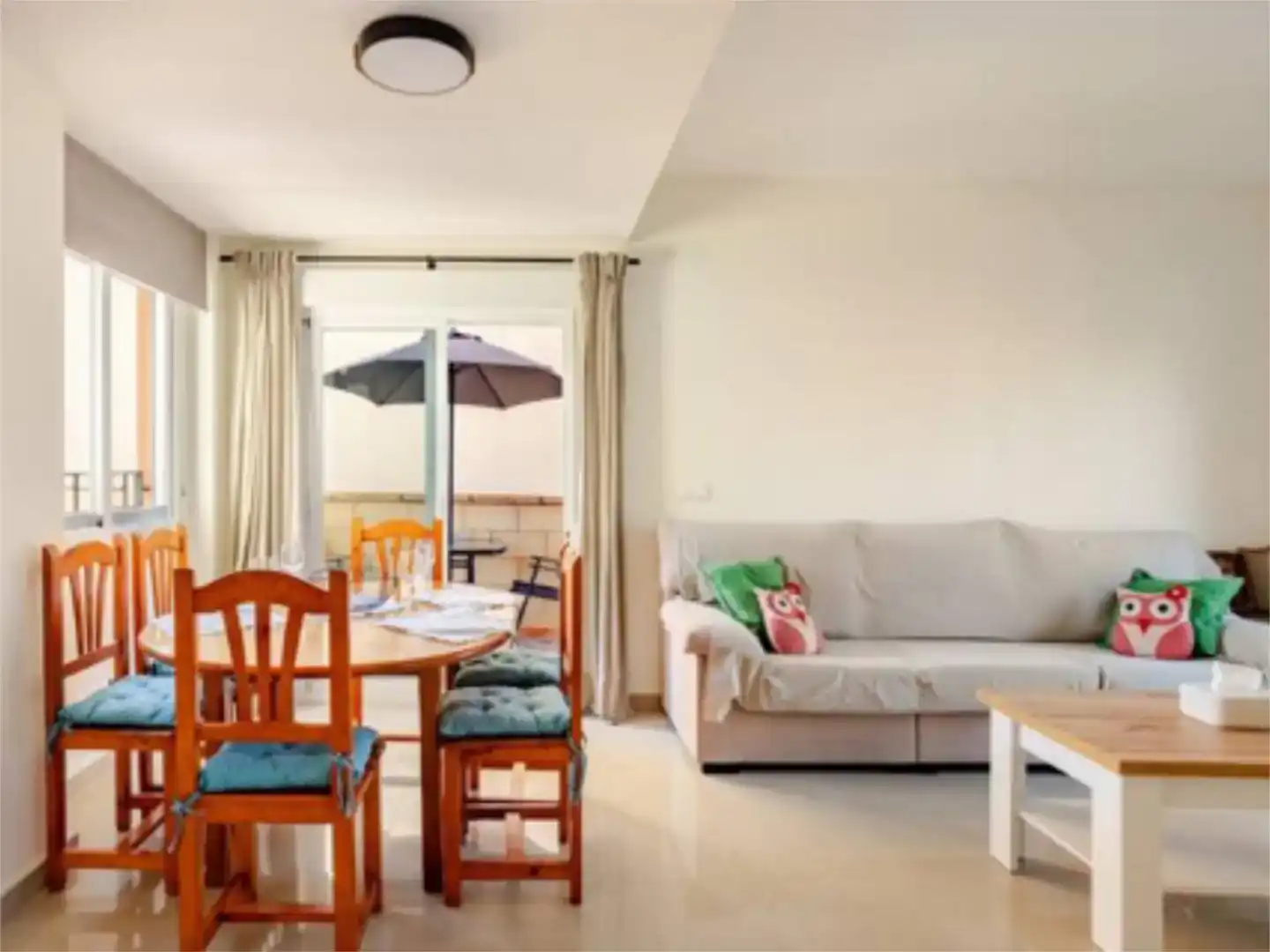 Living room of Flat for rent in El Campello  with Air Conditioner, Private garden and Swimming Pool