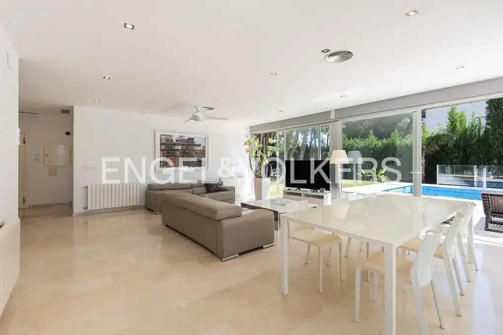 Comedor de Casa o chalet de alquiler en Chiva con Aire acondicionado, Calefacción y Jardín privado