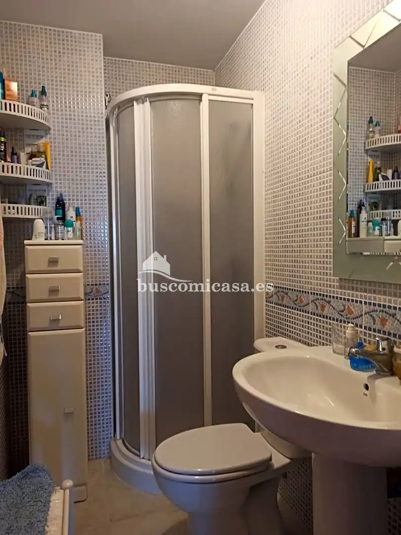 Badezimmer von Dachboden zum Verkauf in Torredelcampo mit Klimaanlage, Terrasse und Abstellraum