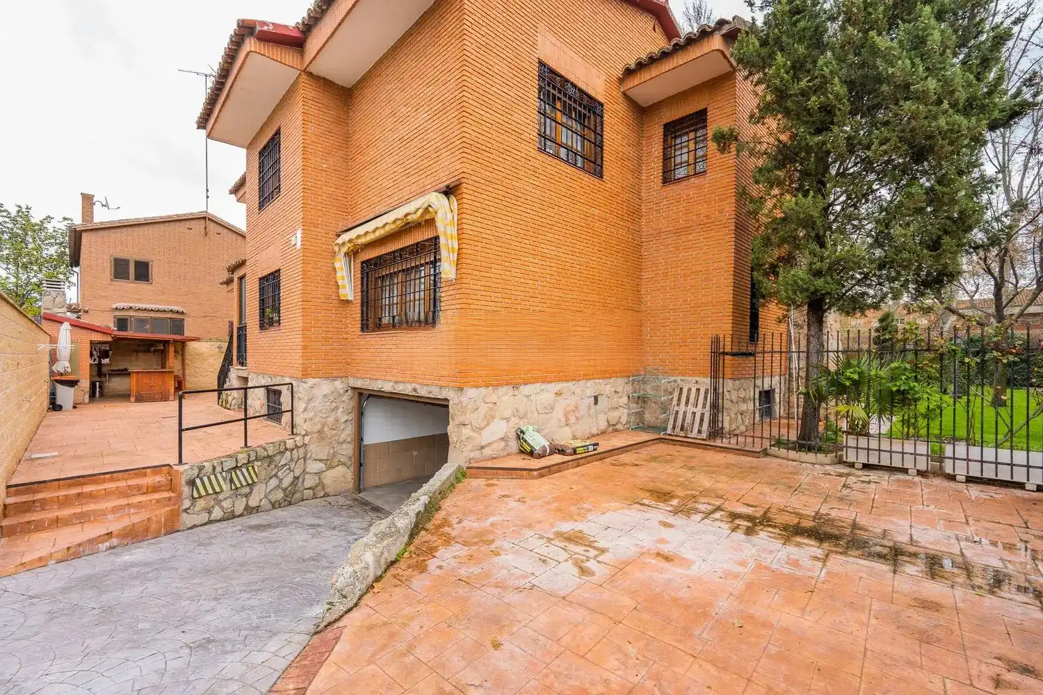 Vista exterior de Casa o chalet en venta en Aranjuez con Aire acondicionado, Calefacción y Jardín privado