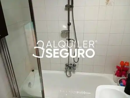 Bathroom of Flat for rent in Miranda de Ebro  with Heating and Furnished