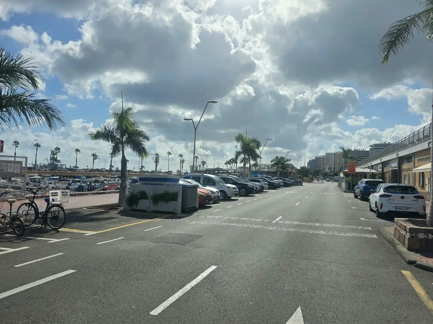 Parkplatz von Geschaftsraum zur ubertragung in Centro
