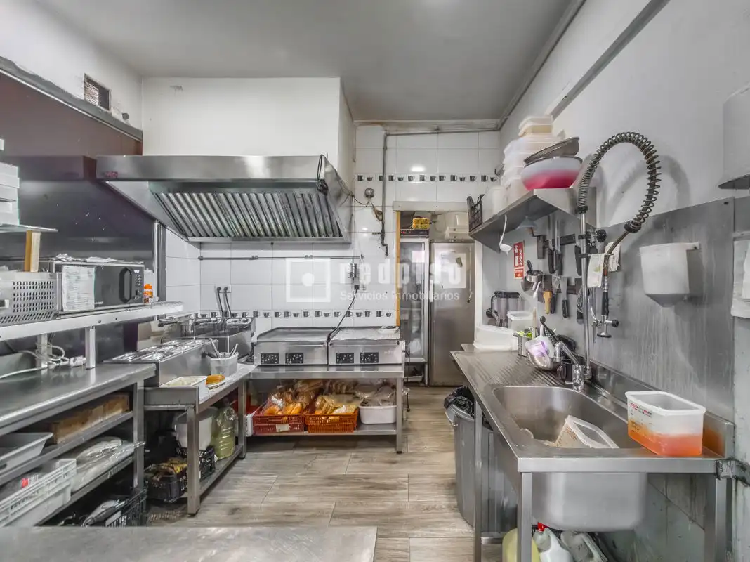 Cocina de Local en venta en Madrid
