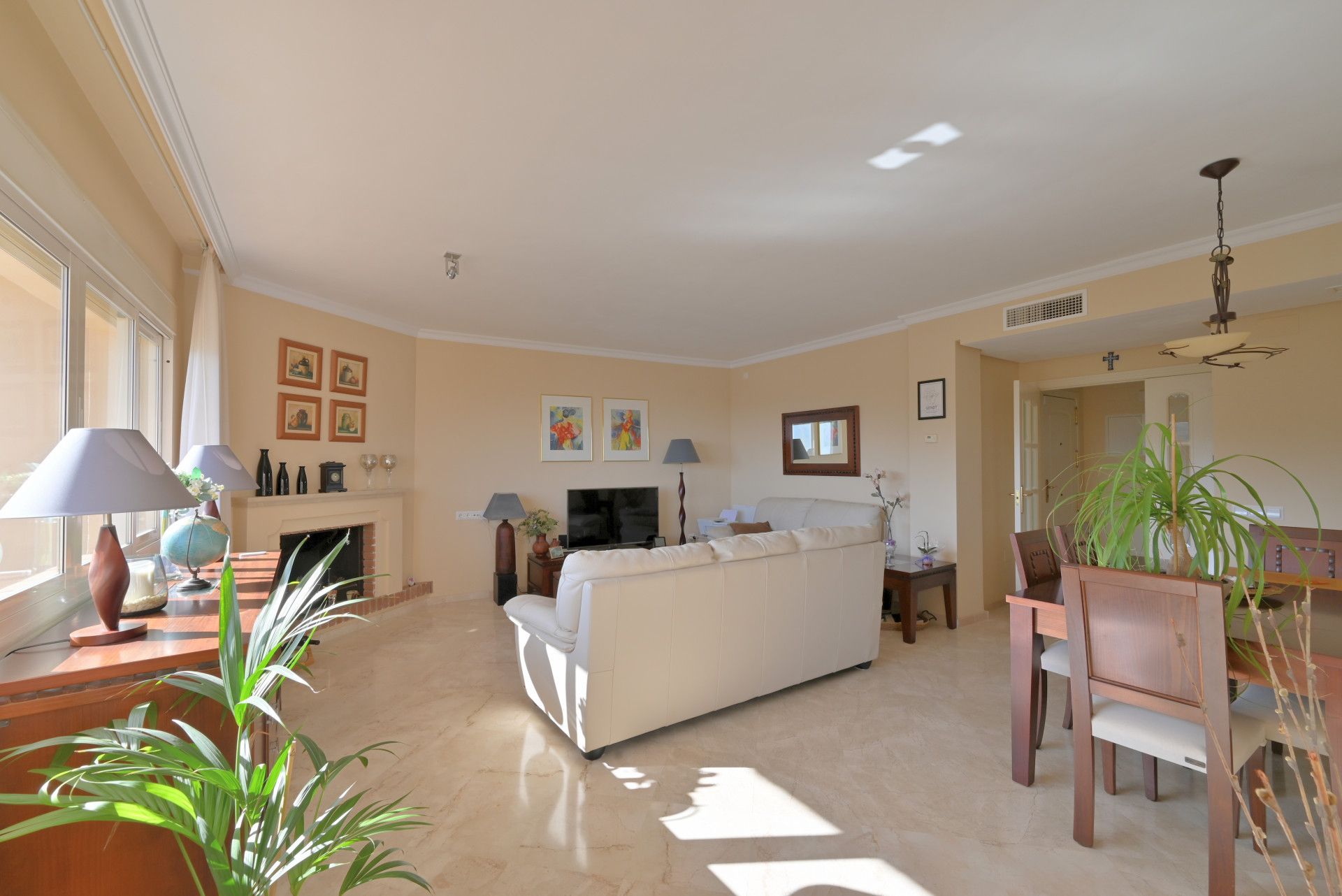 Sala de estar de Ático en venta en Ojén con Aire acondicionado, Terraza y Trastero