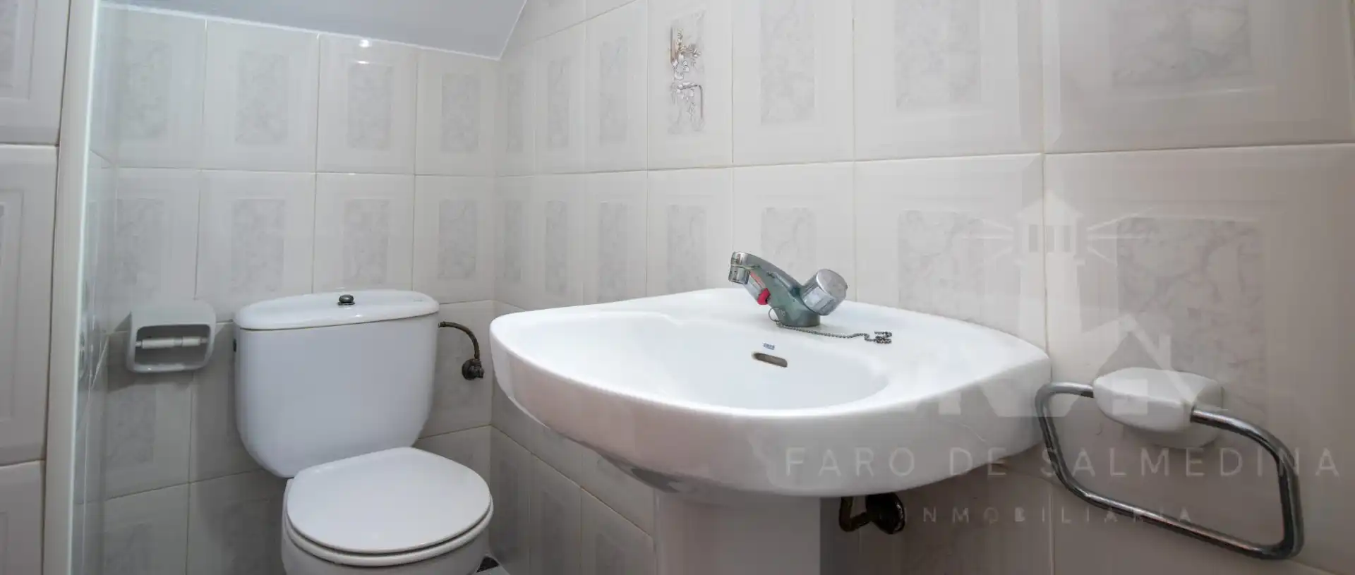 Baño de Casa adosada en venta en Chipiona con Aire acondicionado, Trastero y Amueblado