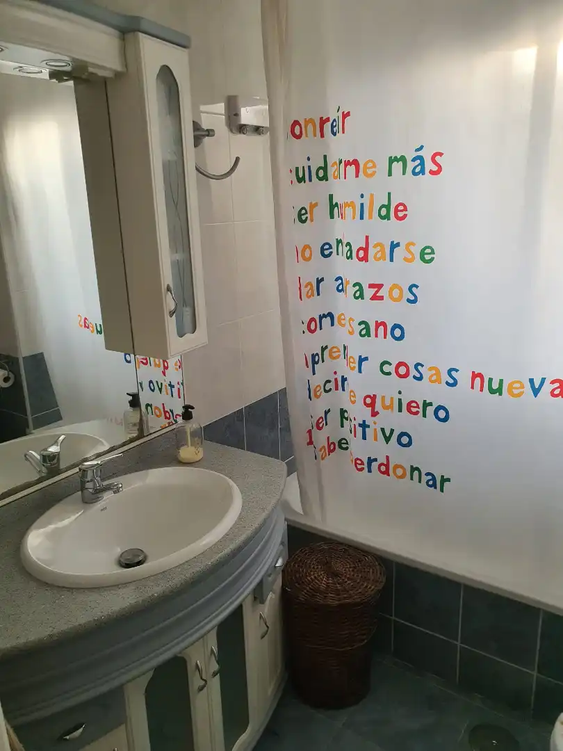 Badezimmer von Wohnung zur Miete in Alicante / Alacant mit Klimaanlage, Parkett und Möbliert