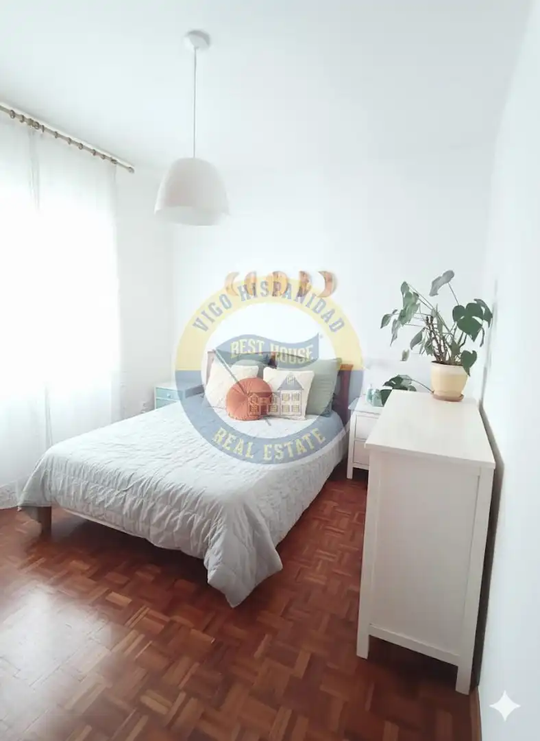 Dormitori de Casa o xalet en venda en Vigo  amb Terrassa i Moblat