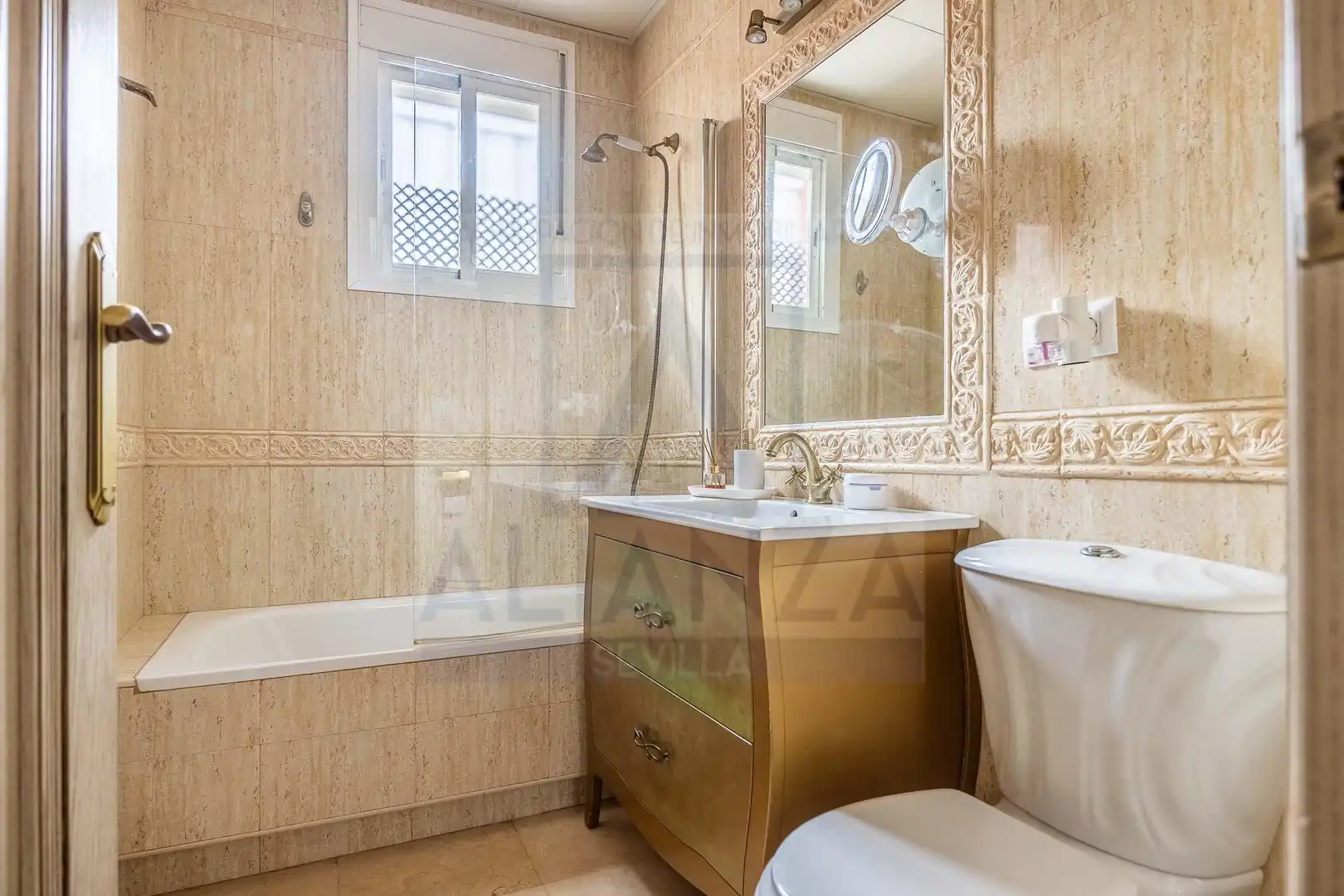 Bathroom of Flat for sale in Camas  with Air Conditioner, Heating and Terrace
