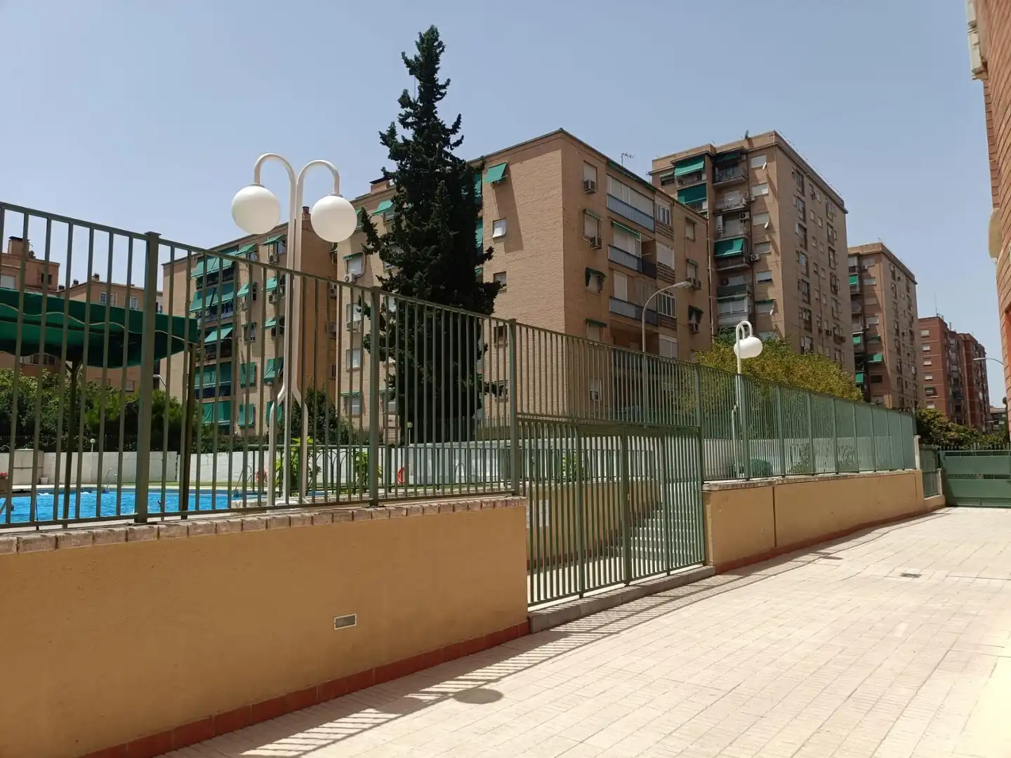 Außenansicht von Wohnung zur Miete in Granada mit Heizung, Privatgarten und Terrasse