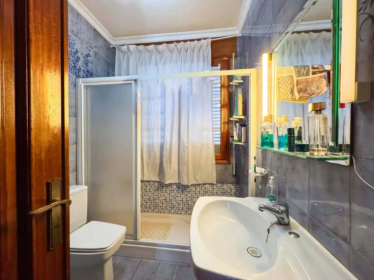 Bathroom of Houses for sale in Elda  with Air Conditioner, Heating and Private garden