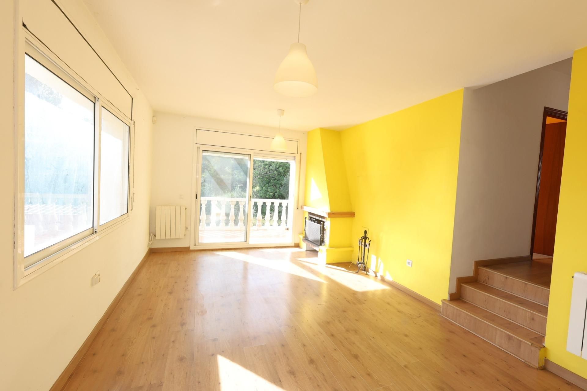 Sala de estar de Casa o chalet en venta en El Vendrell con Jardín privado, Parquet y Terraza