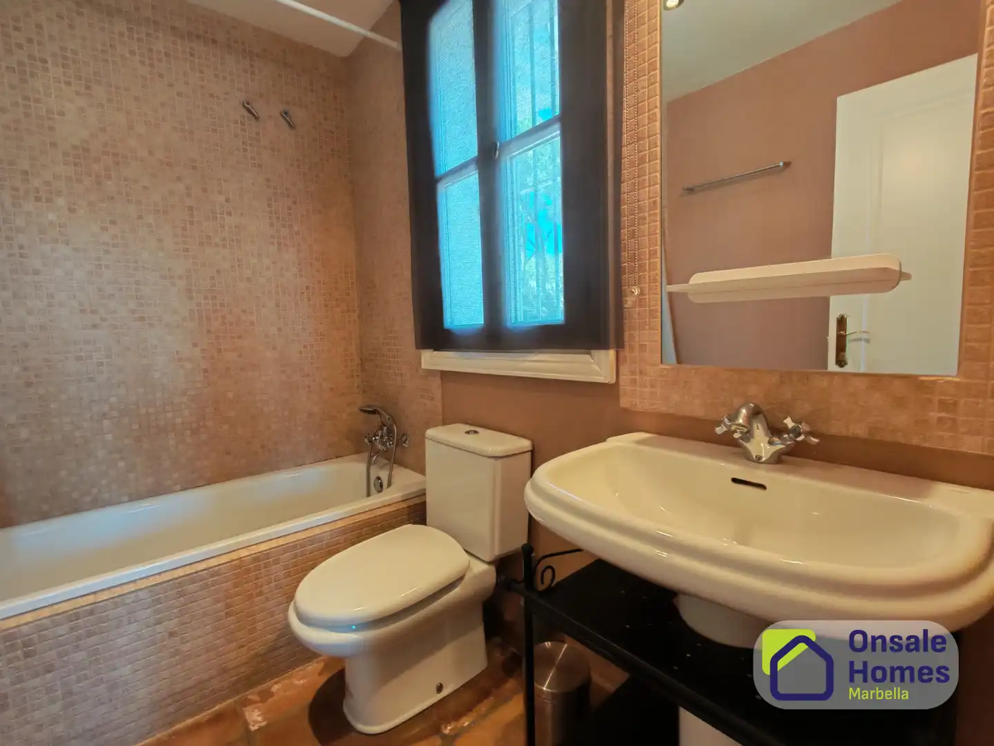 Bathroom of Houses for rent in Marbella  with Air Conditioner, Private garden and Terrace