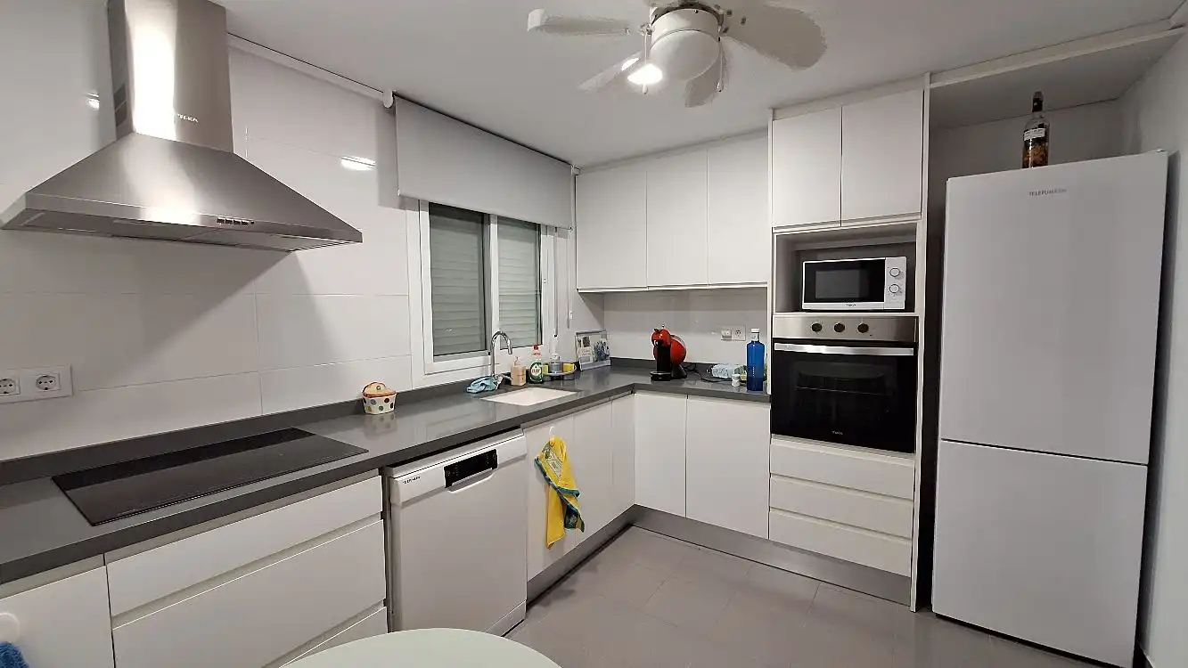 Cocina de Apartamento en venta en Gandia con Aire acondicionado, Calefacción y Terraza