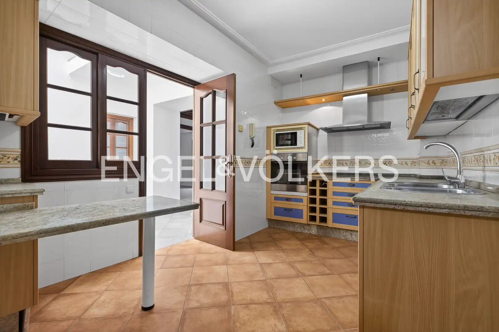 Kitchen of Houses for sale in Osuna  with Air Conditioner and Heating