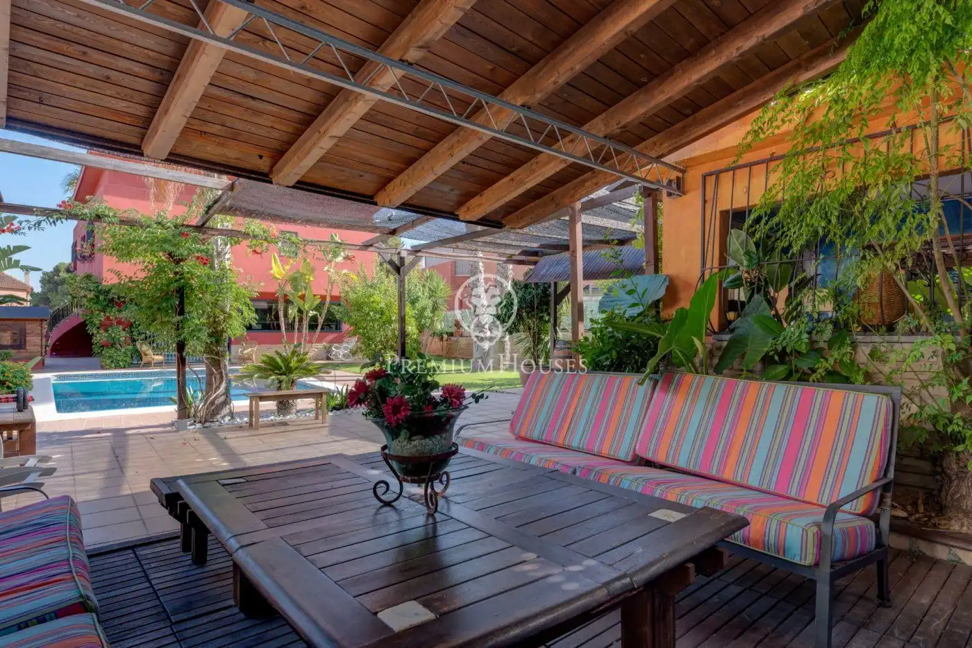 Terrace of Houses for sale in Vilanova i la Geltrú  with Air Conditioner, Heating and Private garden