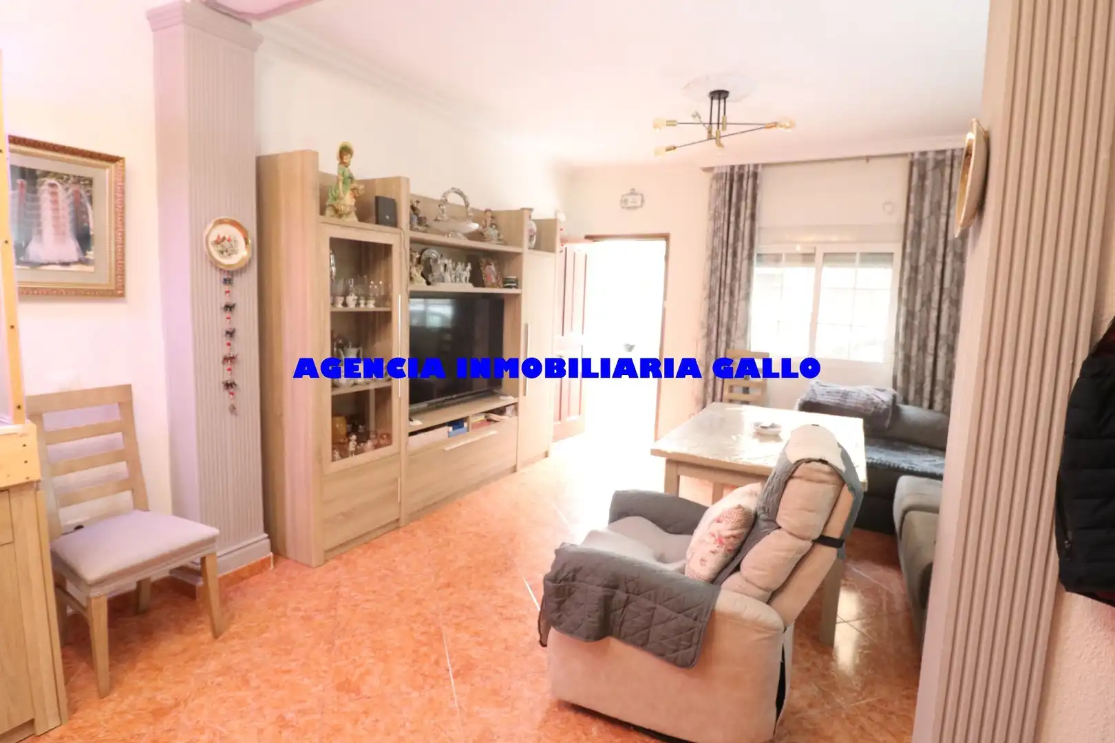 Sala d'estar de Casa adosada en venda en Sevilla amb Aire condicionat i Traster