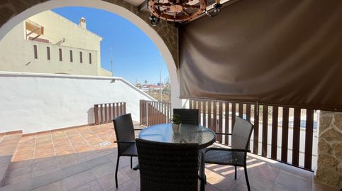 ESPECTACULAR PAREADO CON AMPLIOS DORMITORIOS , GRANDES PATIOS Y SÓTANO ACONDICIONADO CON MUCHAS POSIBILIDADES