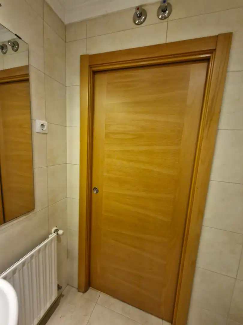 Badezimmer von Wohnung zur Miete in Leioa mit Heizung, Parkett und Möbliert