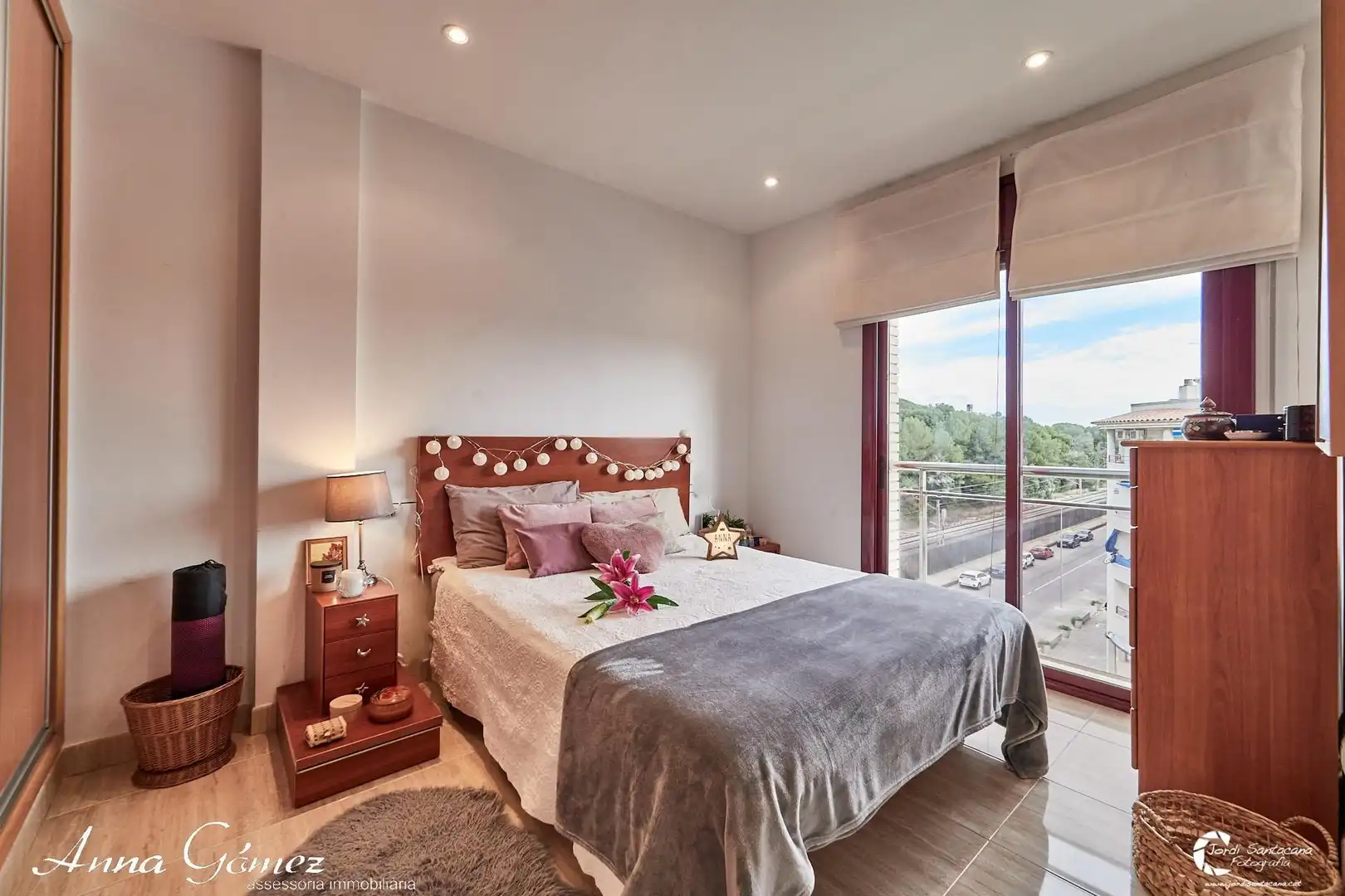 Schlafzimmer von Dachboden zum Verkauf in Calafell mit Heizung, Terrasse und Gemeinschaftspool