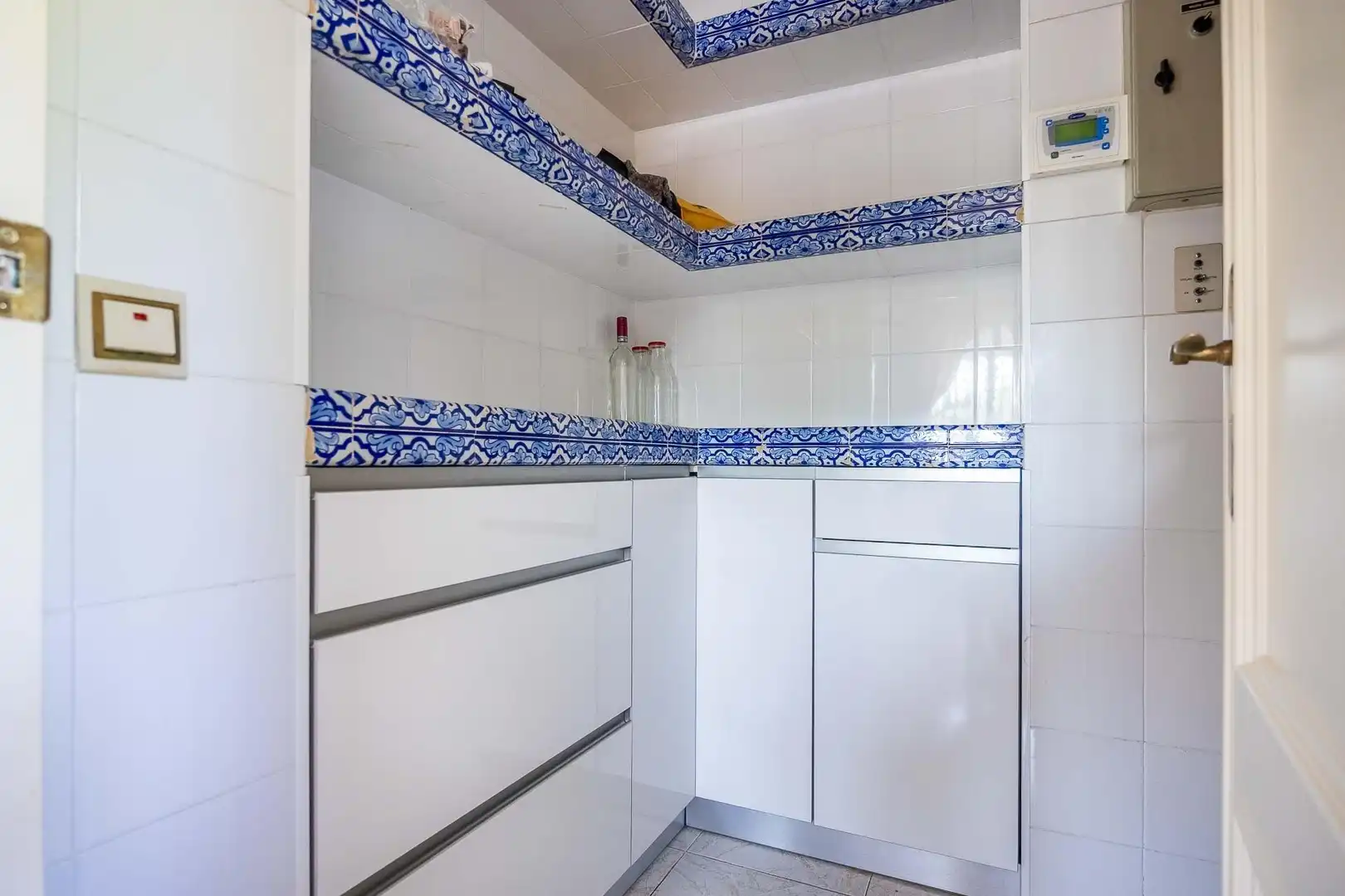 Cocina de Casa o chalet en venta en Gelves con Jardín privado y Piscina comunitaria