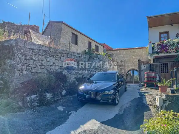 Vista exterior de Casa o xalet en venda en Cenlle amb Jardí privat