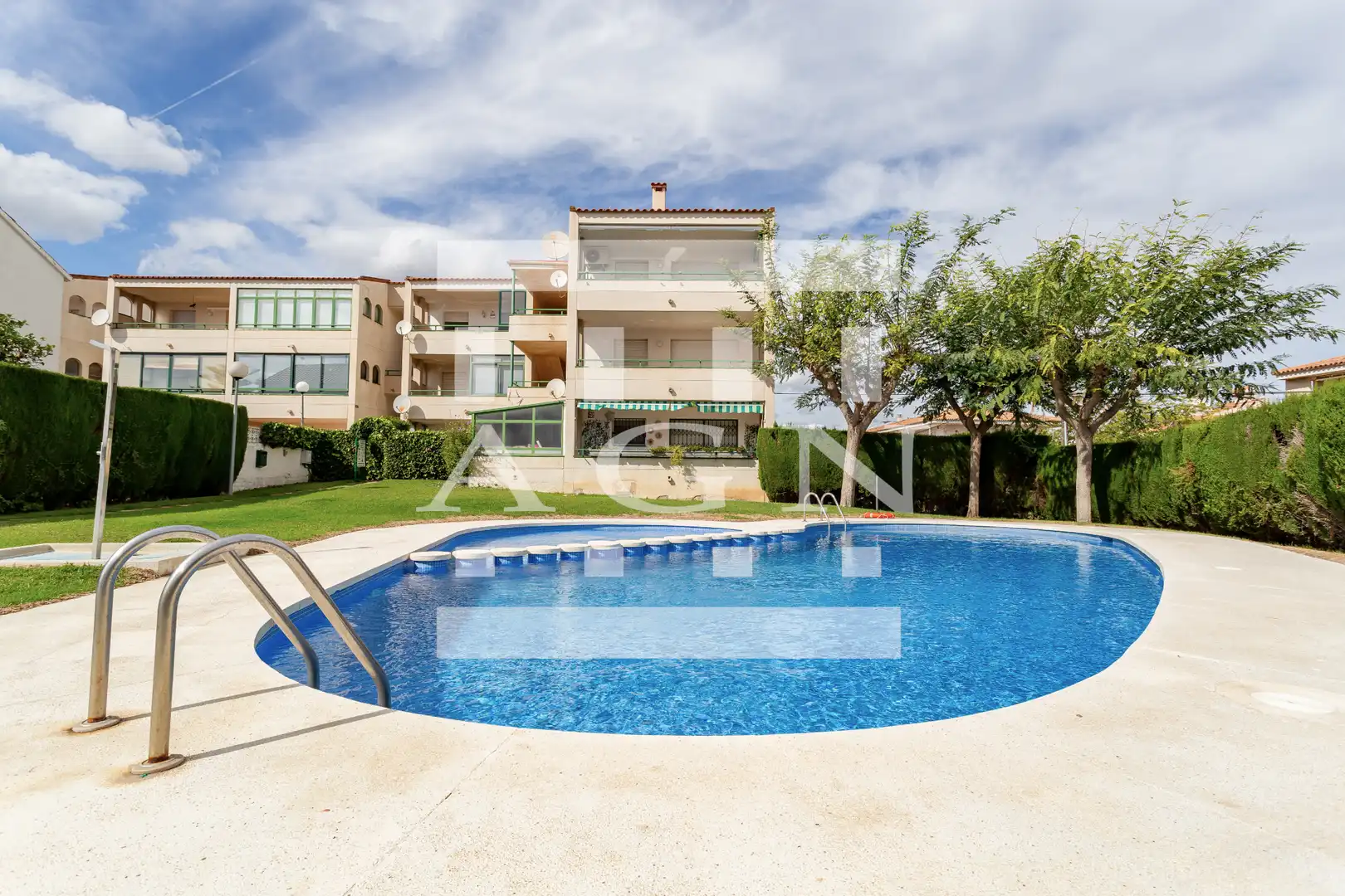 Piscina de Apartament en venda en Cambrils amb Aire condicionat, Calefacció i Terrassa